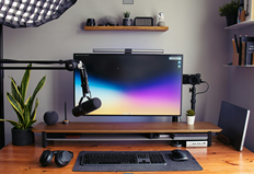 Laptop stand – Oakywood’s dual vertical rhythm