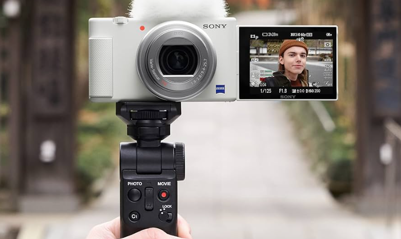 Vlogging Camera or Smartphone? Choosing the Right Tool for Your Story