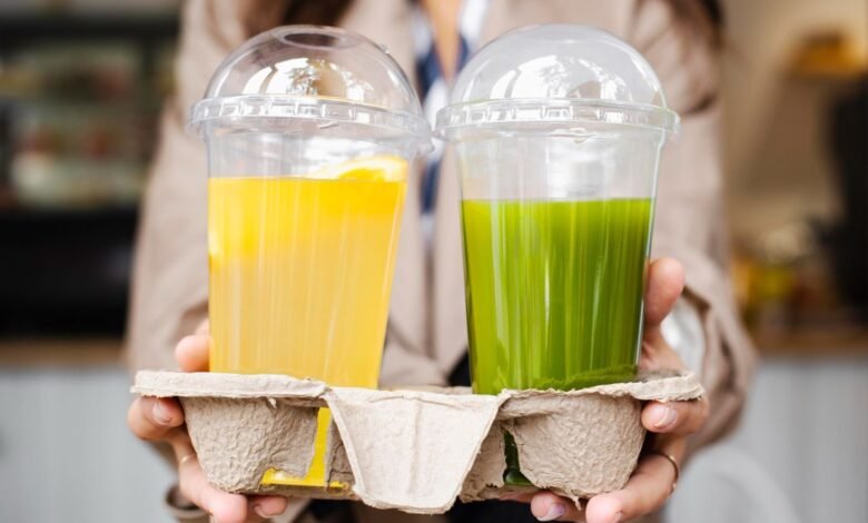 Benefits of Using Plastic Smoothie Cups for Summer Drinks